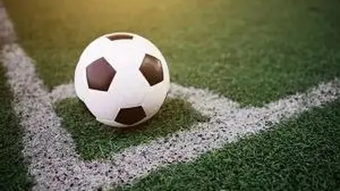 和平鸽翔空8万羽，体育盛事亮点频现