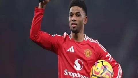 紫金之师遭遇逆境，湖人创历史最差输球纪录，单场分差高达49分