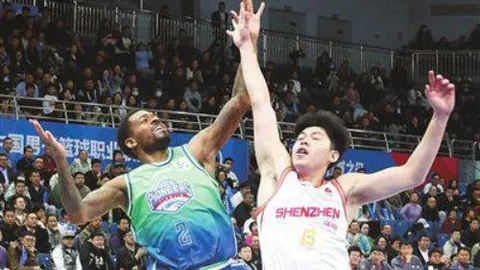 红军力克障碍登顶英超圣诞榜首，斯洛特教练提醒队员保持警觉